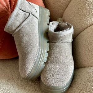 UGG Classic Ultra mini Clear - Sz 6